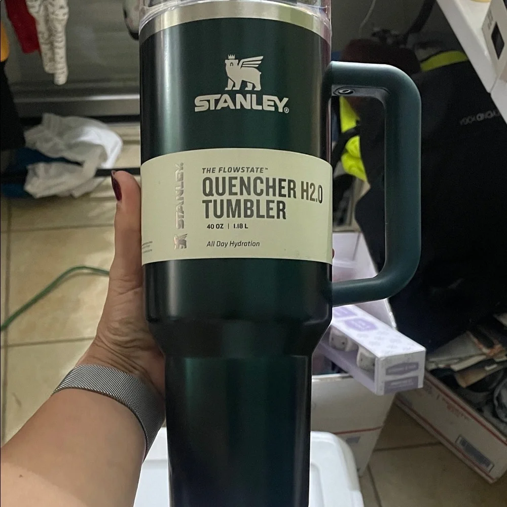 🦄 Stanley Evergreen Glow 40oz Tumbler RARE COLOR 💚💚💚 Whole Foods Exclusive NWT - Picture 2 of 5